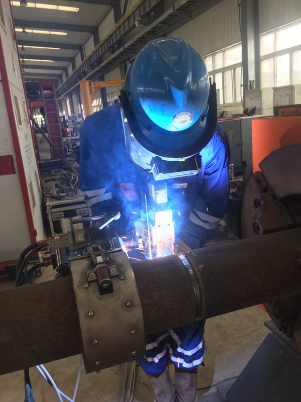 熊谷管道自动焊机在阿布扎比石油管道建设应用